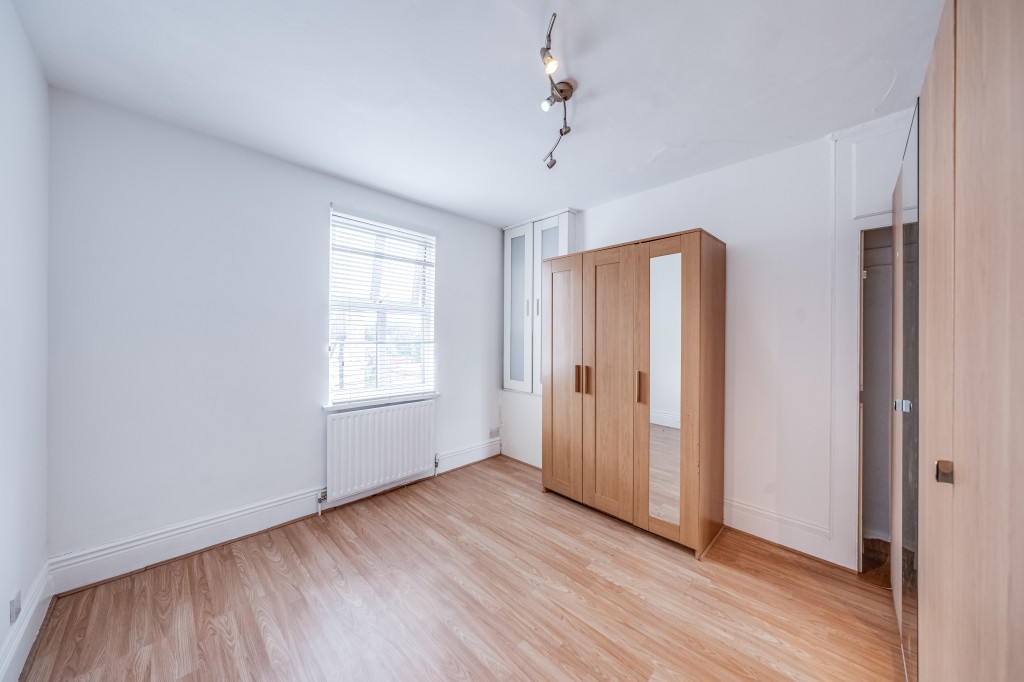 Lot: 91 - MAISONETTE IN HIGH STREET - Internal image of bedroom 1